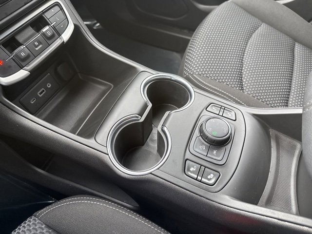 Used 2023 GMC Terrain SLE w/ Driver Convenience Package image 27