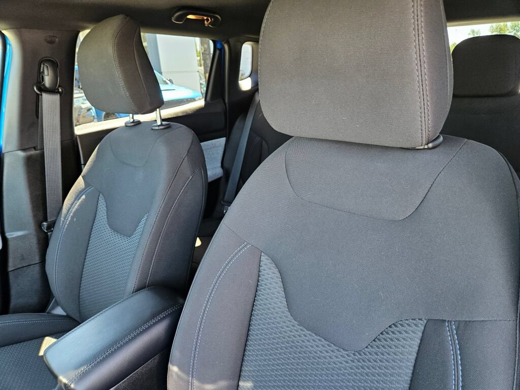 Used 2025 Jeep Compass Sport AWD/4WD image 17