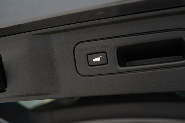 Used 2025 Honda Pilot EX-L image 11