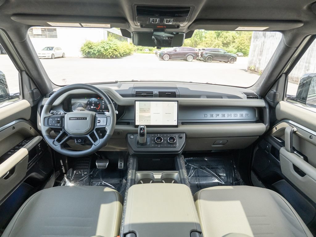 Used 2025 Land Rover Defender 110 AWD/4WD image 17