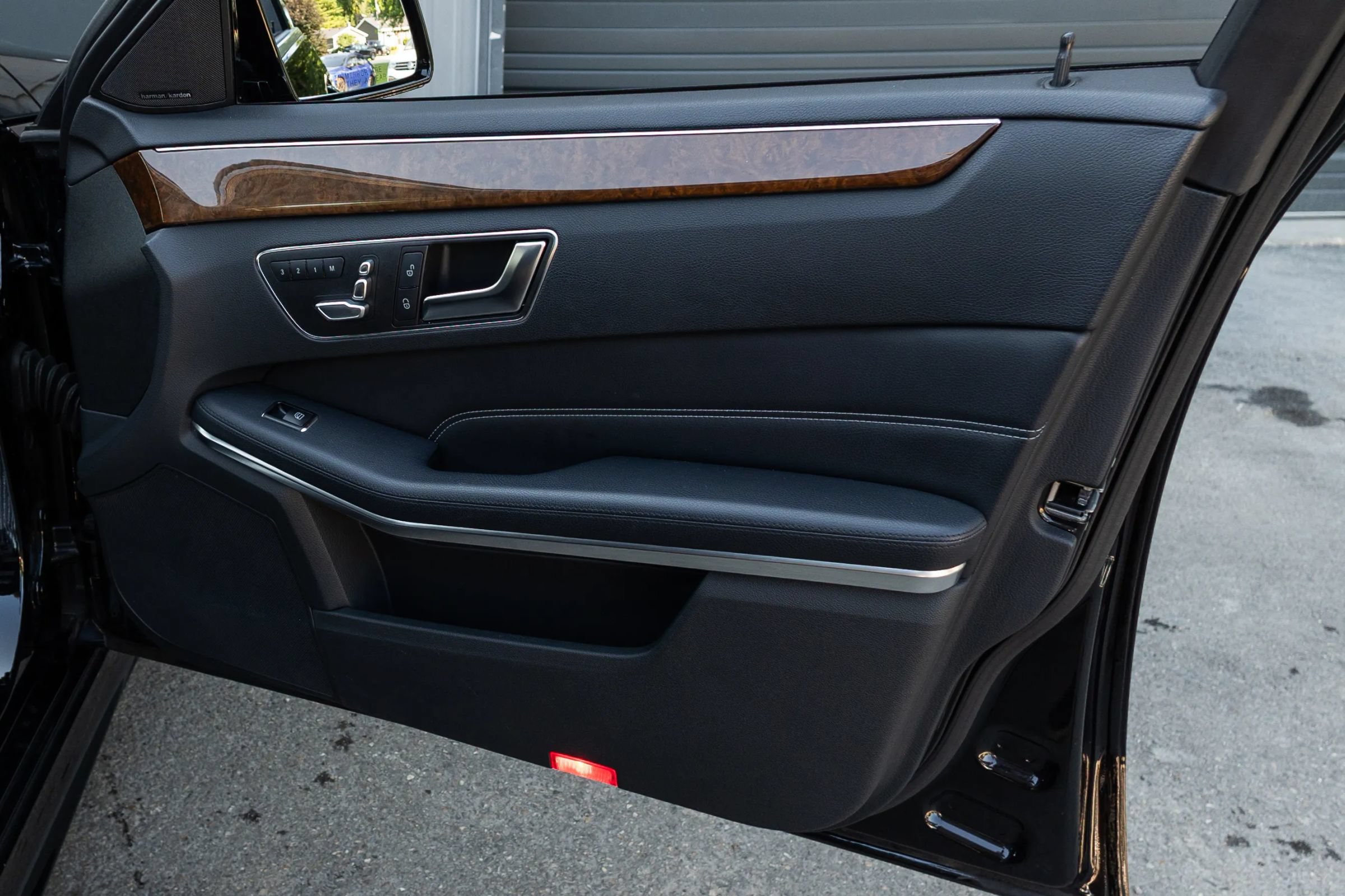 Used 2014 Mercedes-Benz E 350 4MATIC Sedan image 25