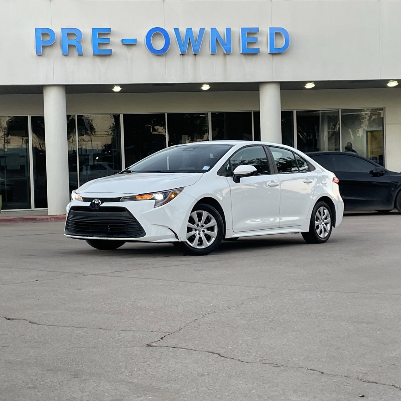 Used 2024 Toyota Corolla LE image 2