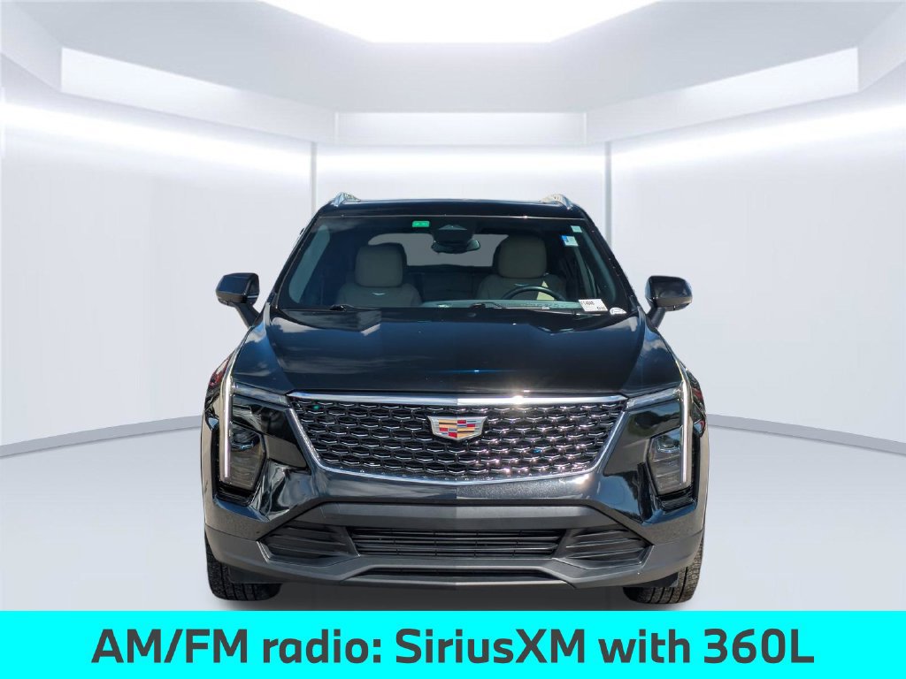 Used 2024 Cadillac XT4 Luxury w/ Cold Weather Package FWD image 11