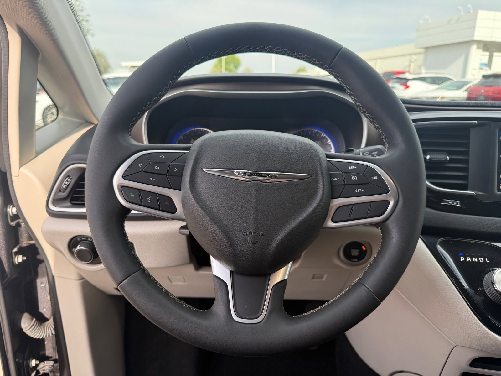 Used 2022 Chrysler Voyager LX image 13