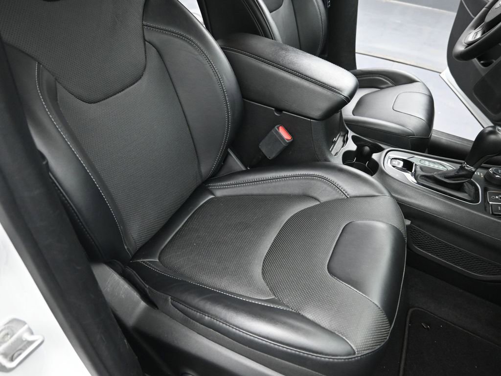 Used 2022 Jeep Cherokee Limited image 26