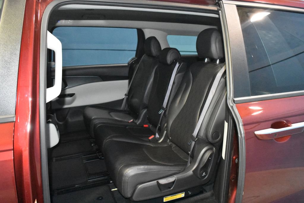 Used 2023 Kia Carnival LX image 20