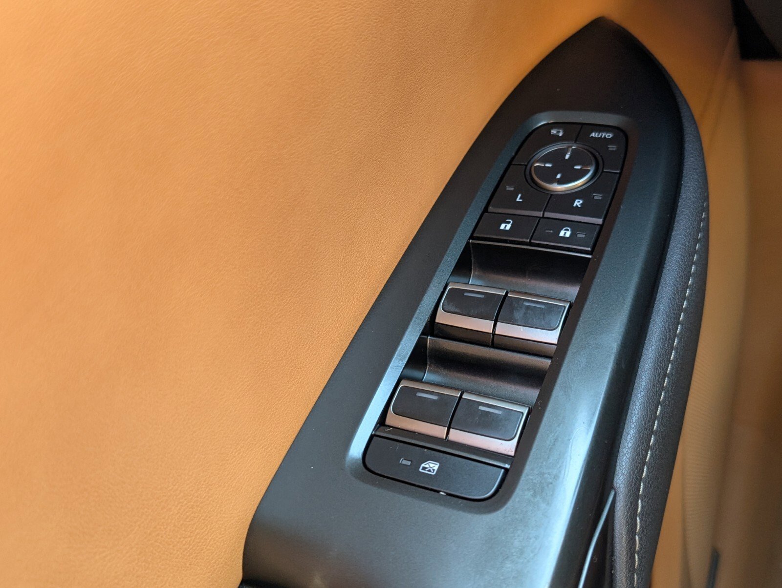 Used 2024 Lexus RZ 300e Premium image 36