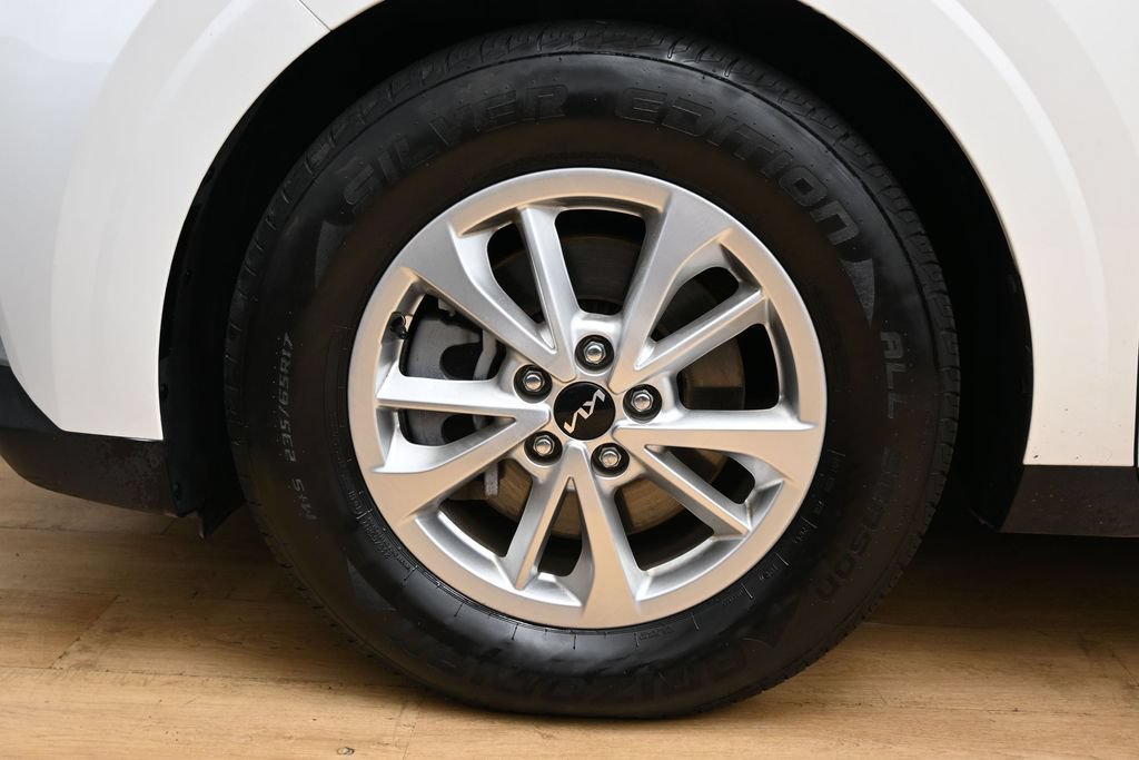 Used 2022 Kia Carnival LX FWD image 11