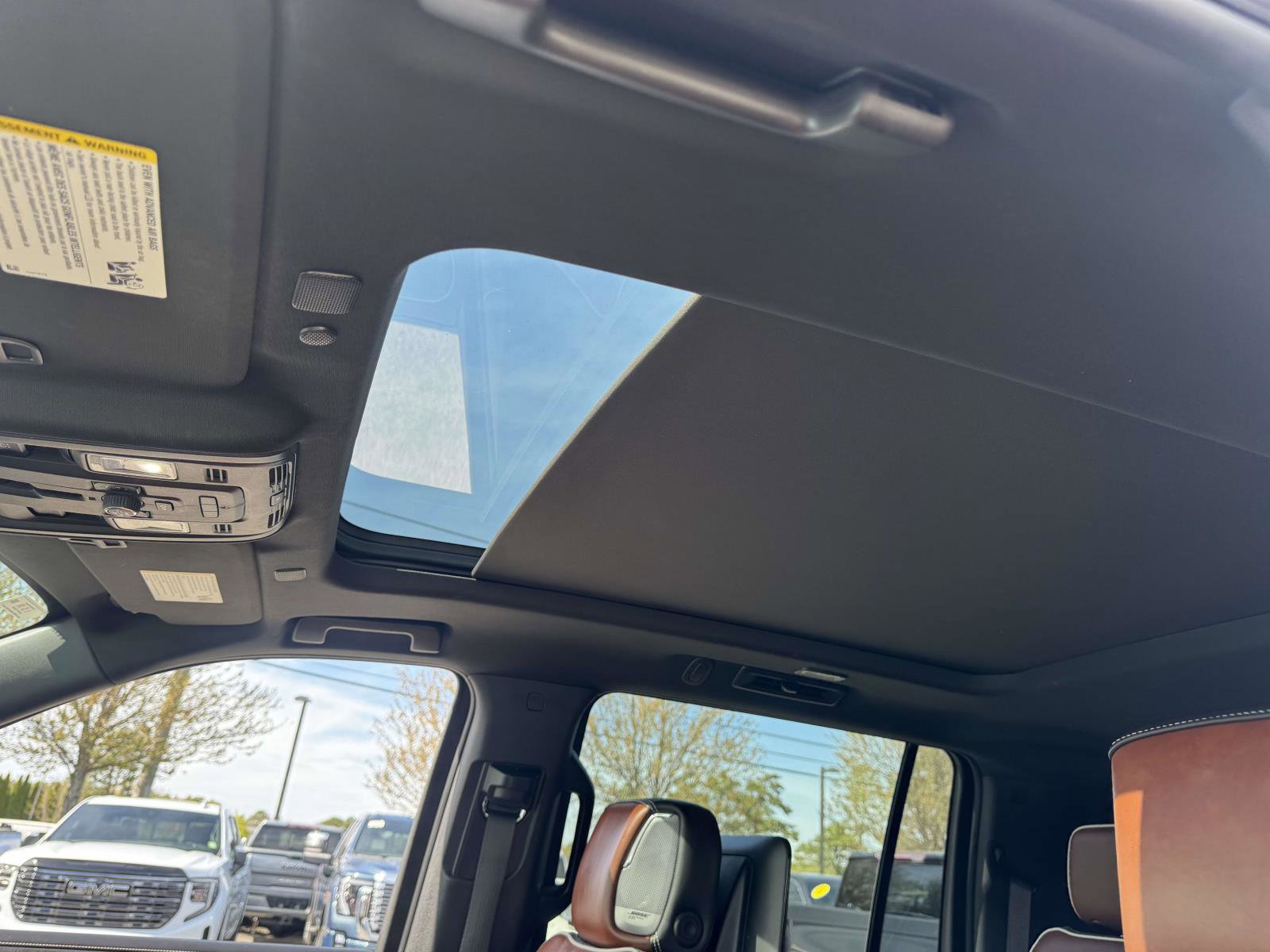 Used 2023 GMC Yukon XL Denali Ultimate AWD/4WD image 24