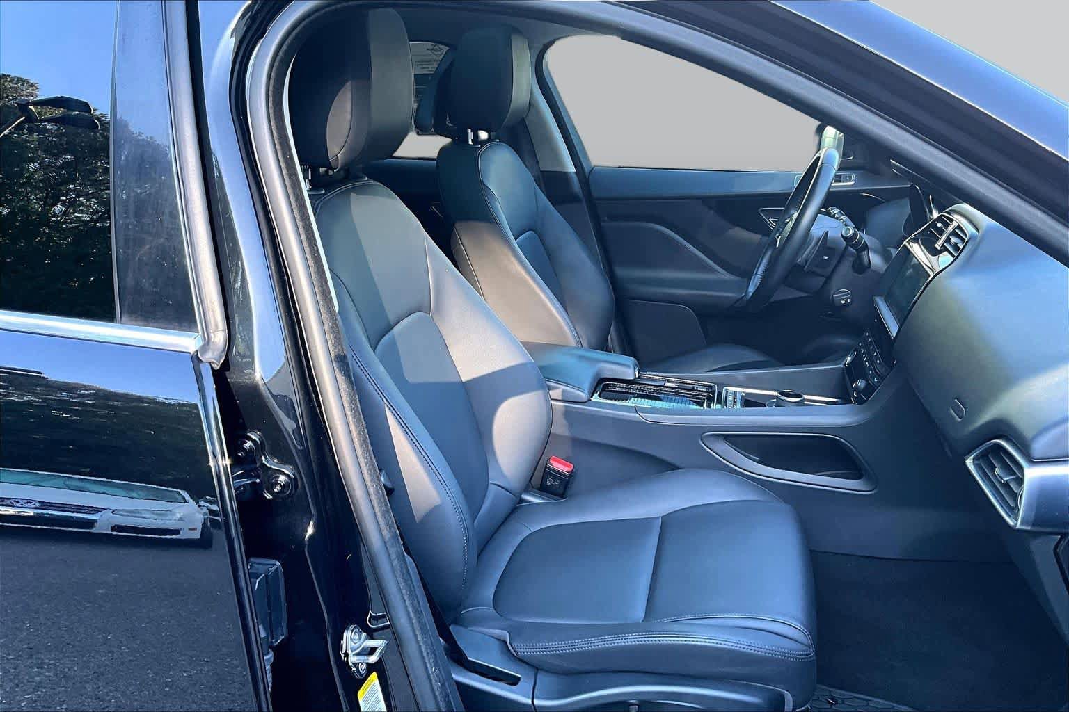 Used 2019 Jaguar F-PACE Premium AWD/4WD image 9