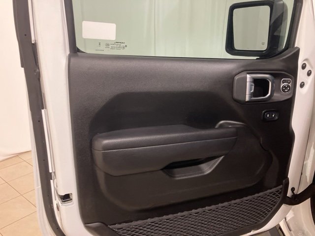 Used 2024 Jeep Wrangler Rubicon w/ Technology Group image 9