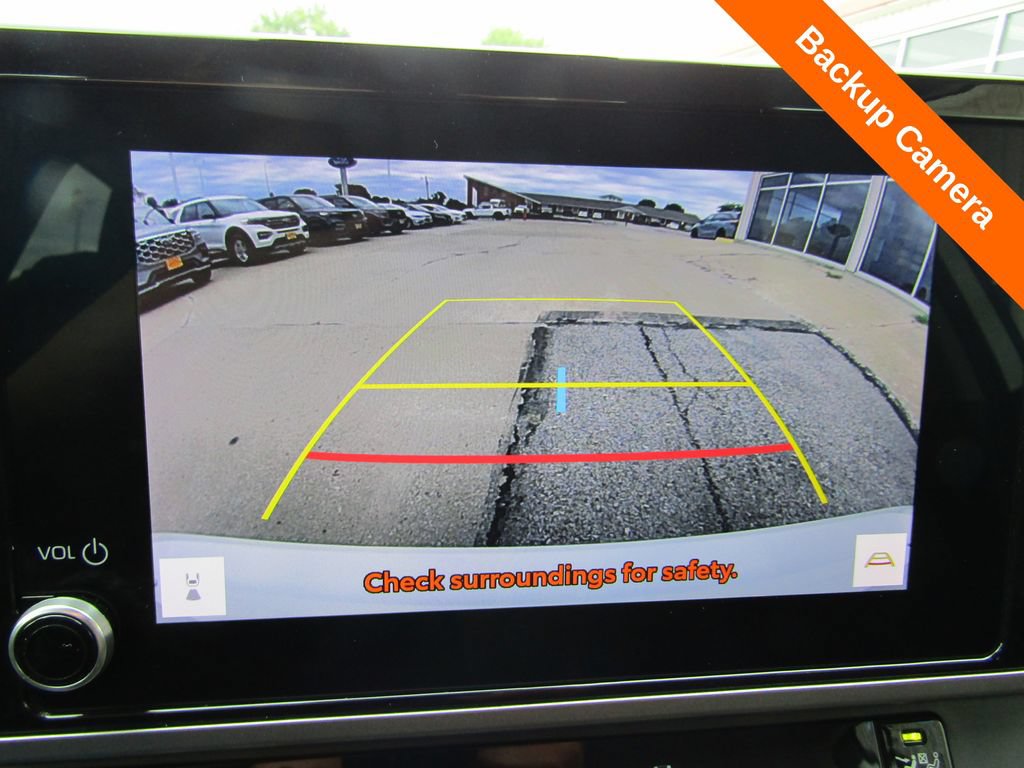 Used 2025 Toyota Camry LE FWD image 9