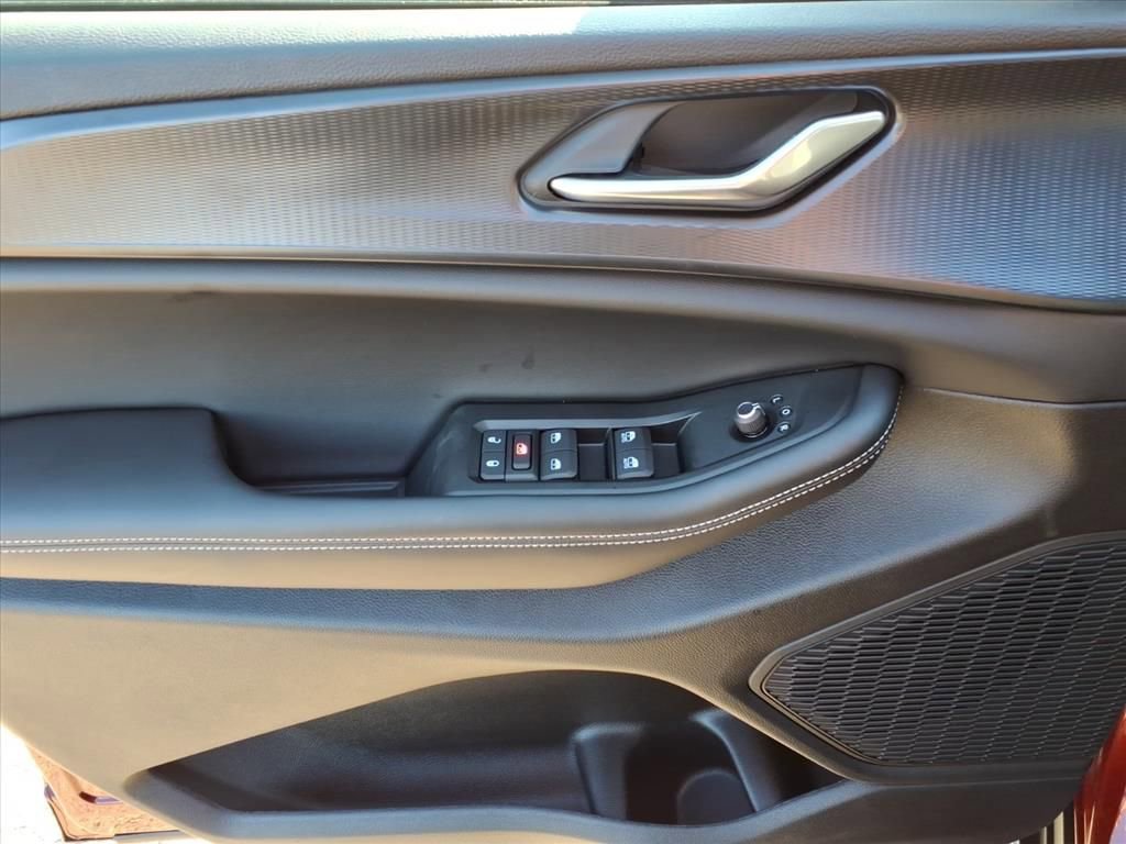 New 2025 Jeep Grand Cherokee L Altitude image 13