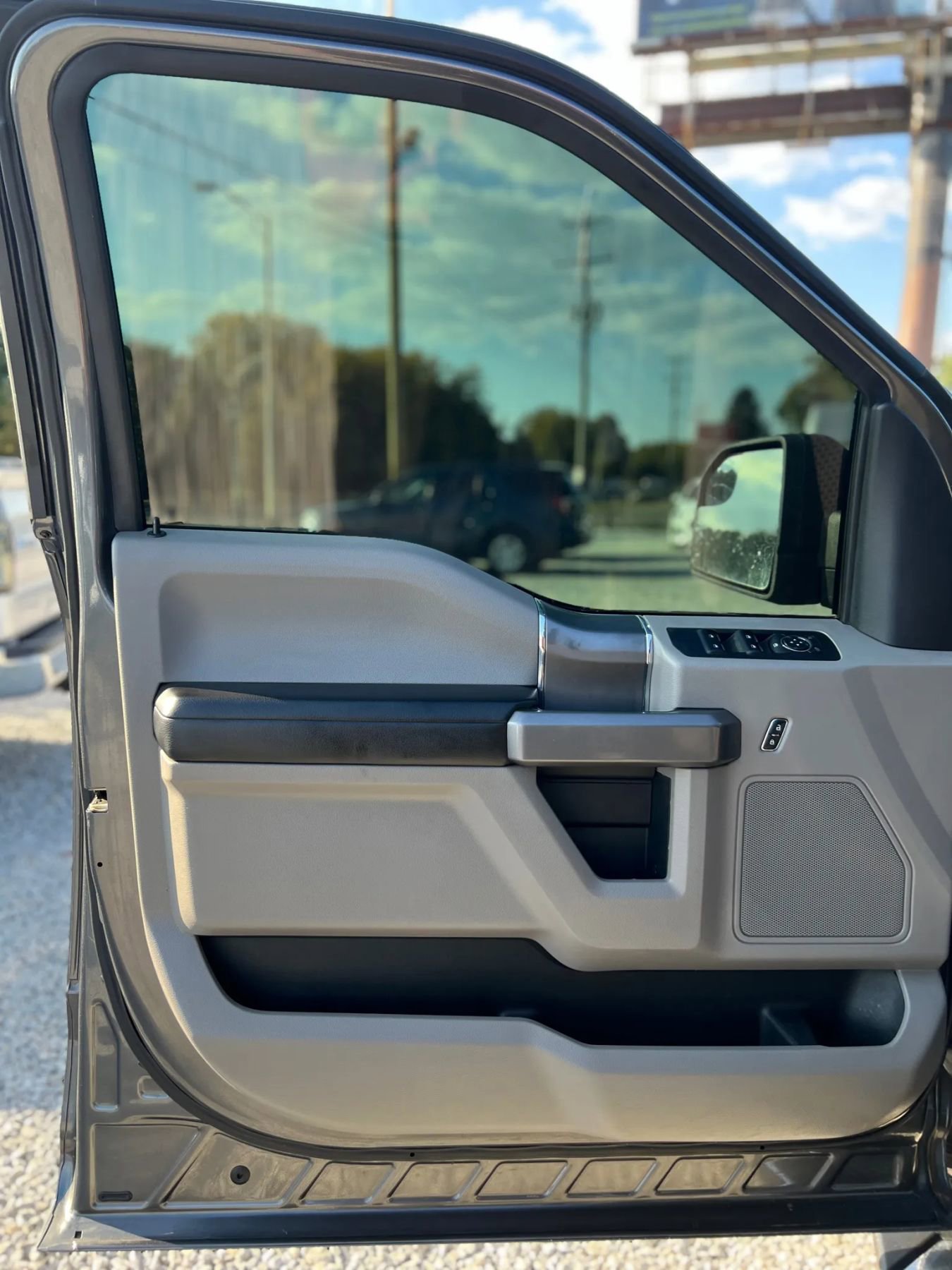 Used 2015 Ford F150 XLT w/ XTR Package image 11