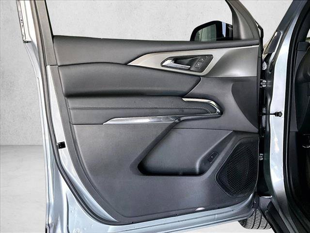 Used 2025 Chevrolet Traverse LT FWD image 18