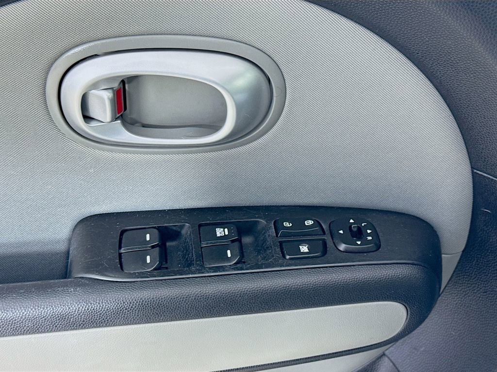 Used 2016 Kia Soul FWD image 21