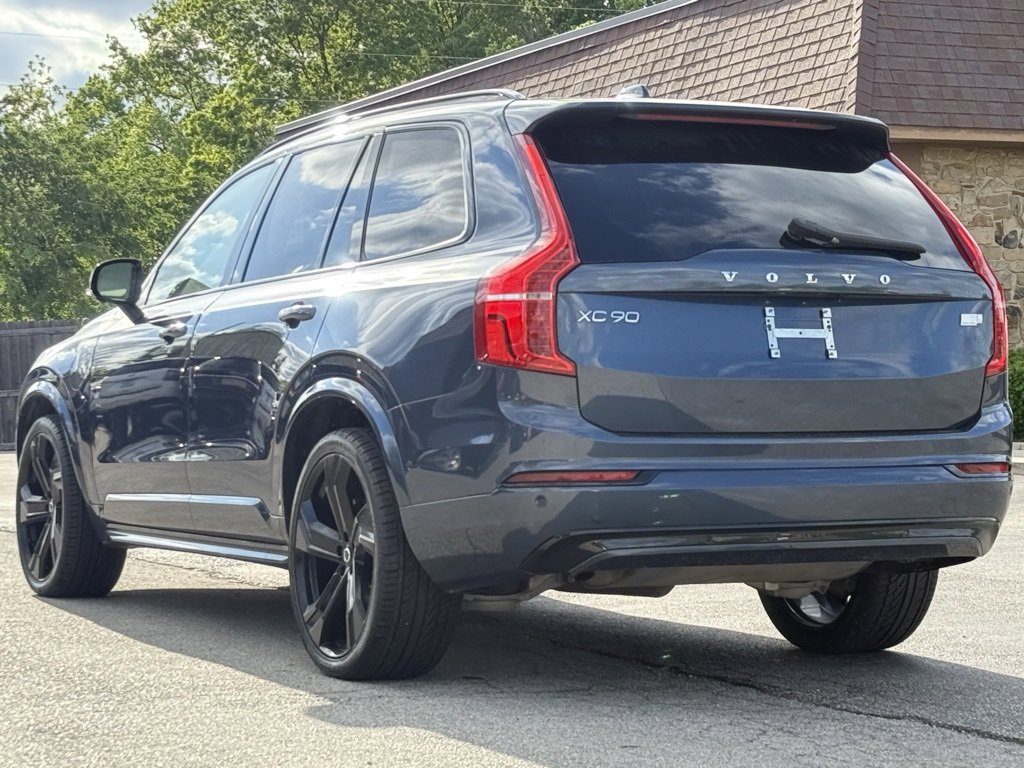 Used 2022 Volvo XC90 T8 R-Design w/ Advanced Package image 3
