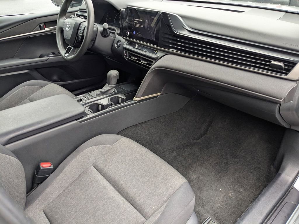 Used 2025 Toyota Camry LE image 32