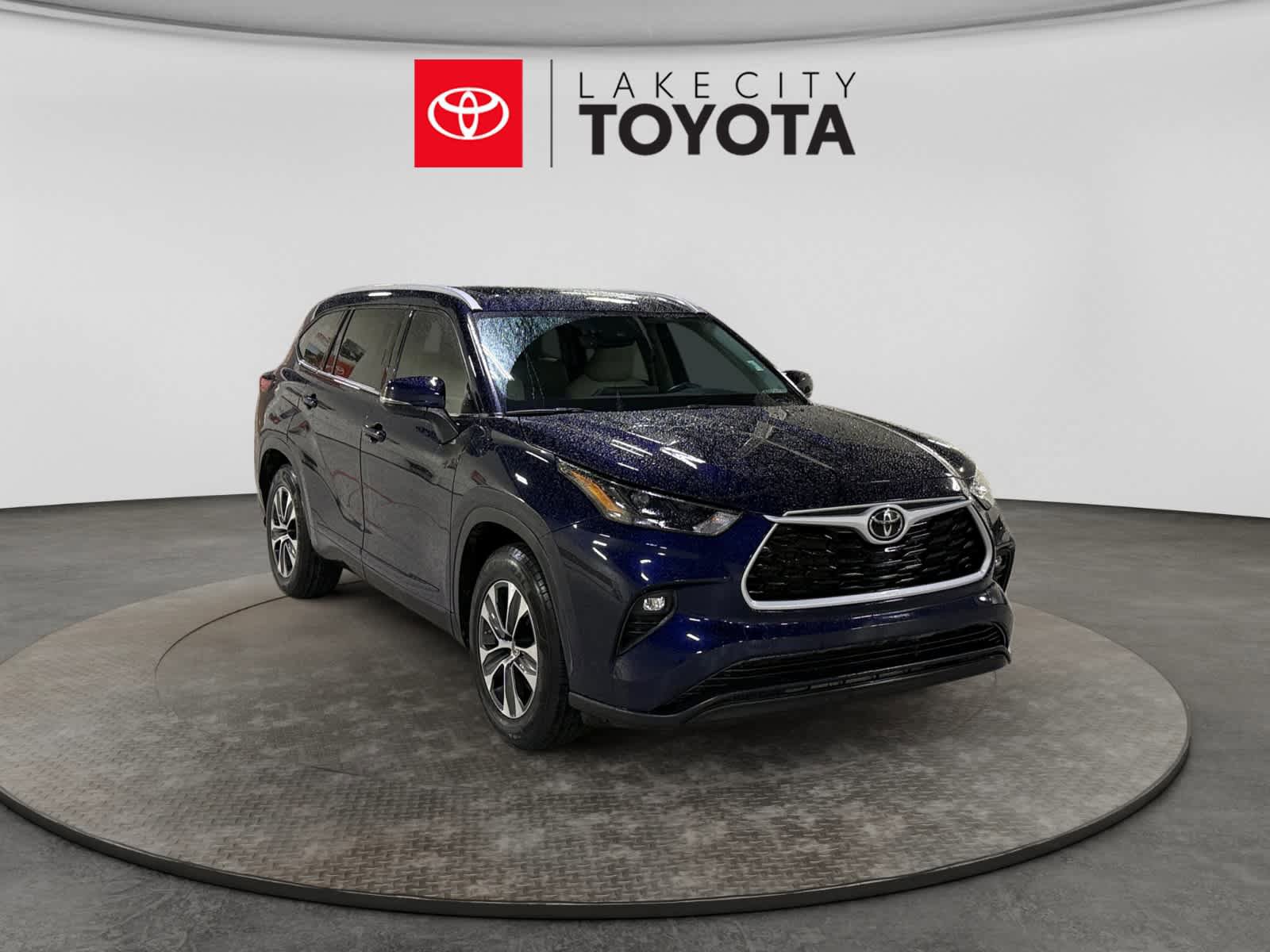 Used 2022 Toyota Highlander XLE FWD image 13