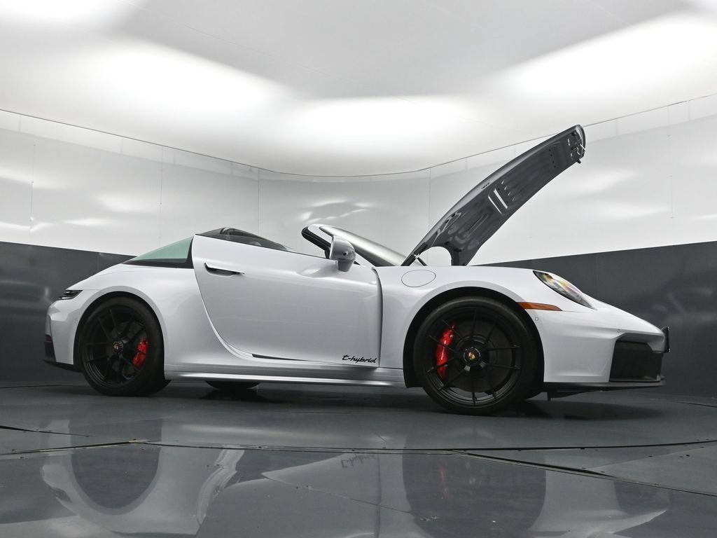 Certified 2025 Porsche 911 Targa 4 GTS AWD/4WD image 36