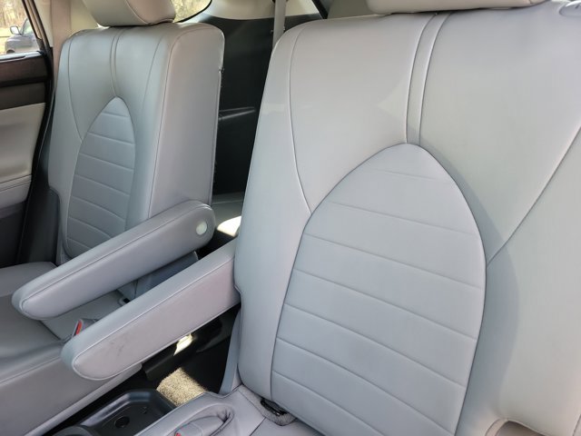 Used 2023 Toyota Highlander XLE image 11