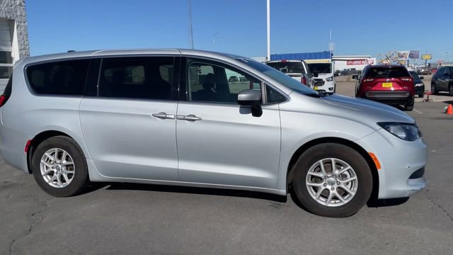 Used 2023 Chrysler Voyager LX image 3