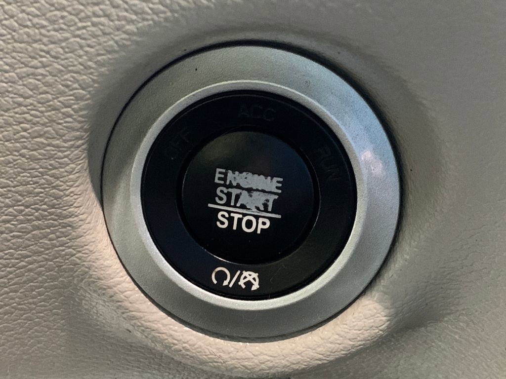 Used 2017 Chrysler Pacifica Touring-L w/ Tire & Wheel Group image 27