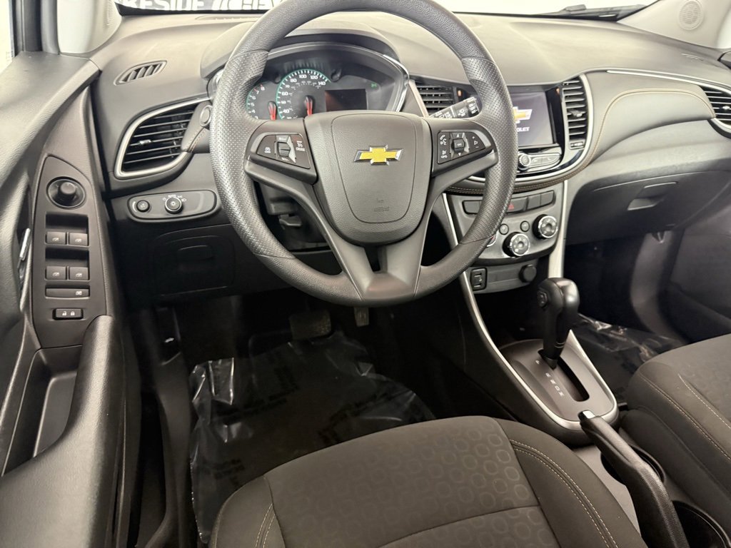 Used 2022 Chevrolet Trax LS w/ Tint and Cruise Package image 17