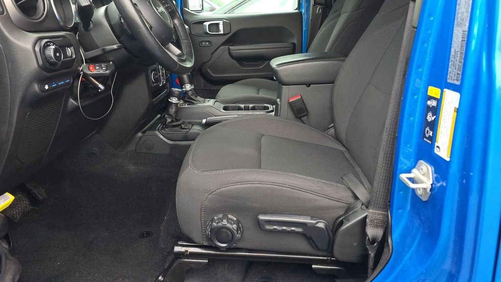 Used 2023 Jeep Wrangler Unlimited w/ Cold Weather Group image 5