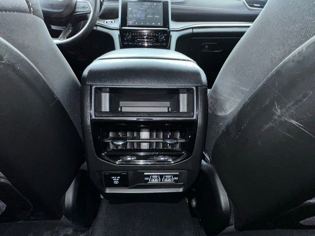 Used 2023 Jeep Grand Cherokee Altitude image 35