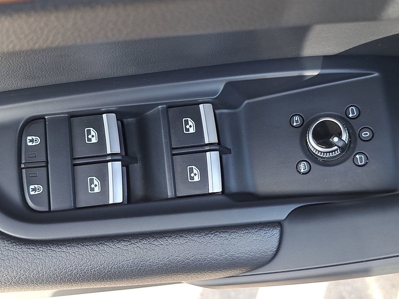 Used 2023 Audi Q5 2.0T Premium w/ Convenience Package image 30