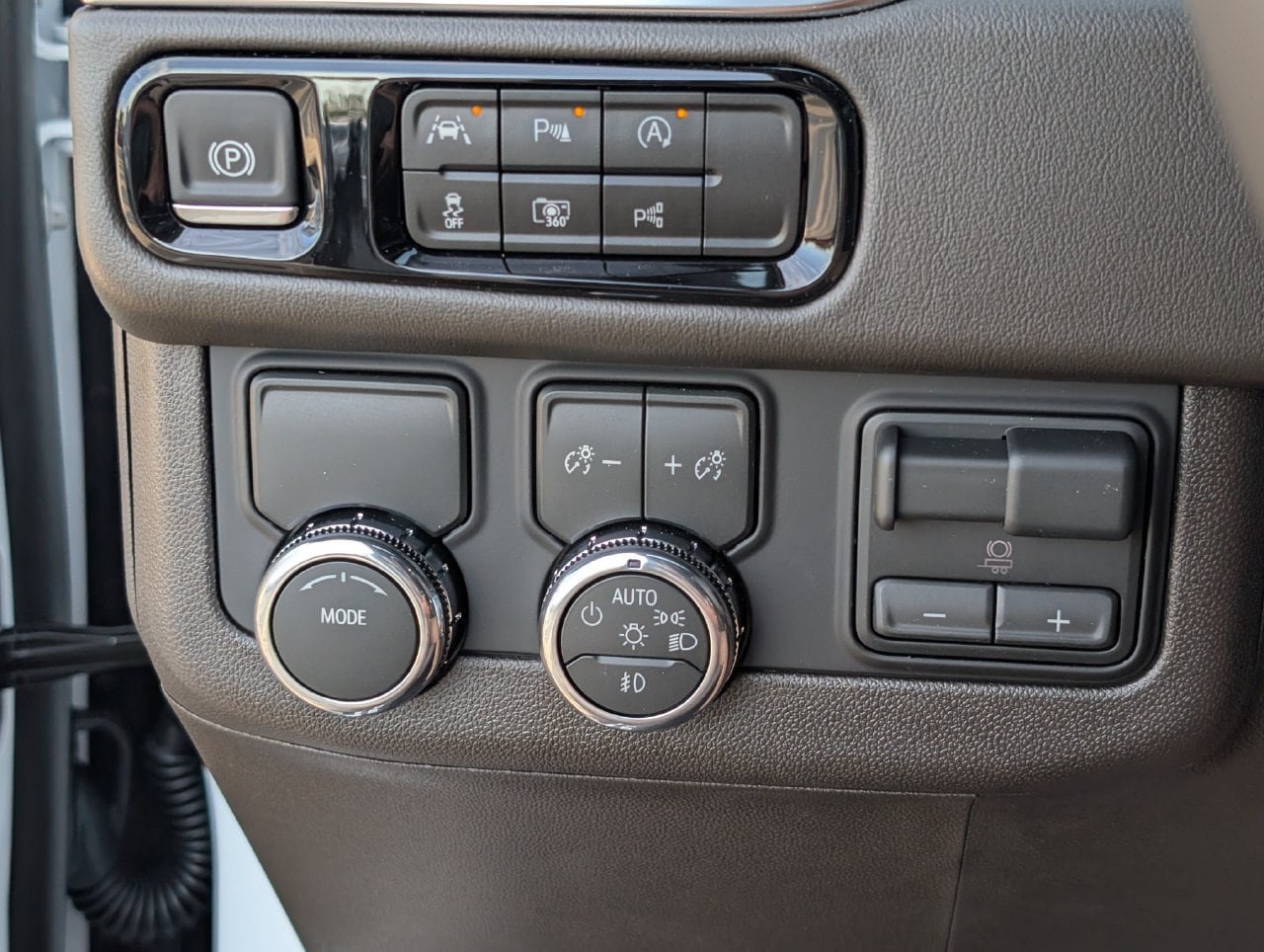 New 2026 GMC Yukon Elevation w/ Elevation Premium Package RWD image 17
