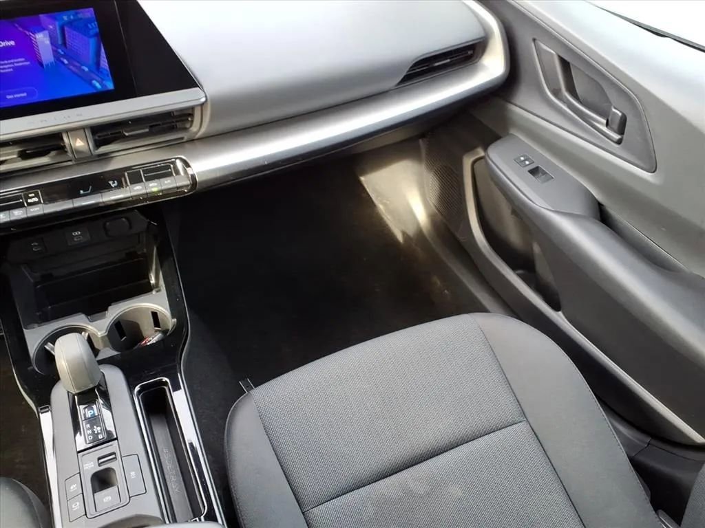 Used 2024 Toyota Prius LE image 18