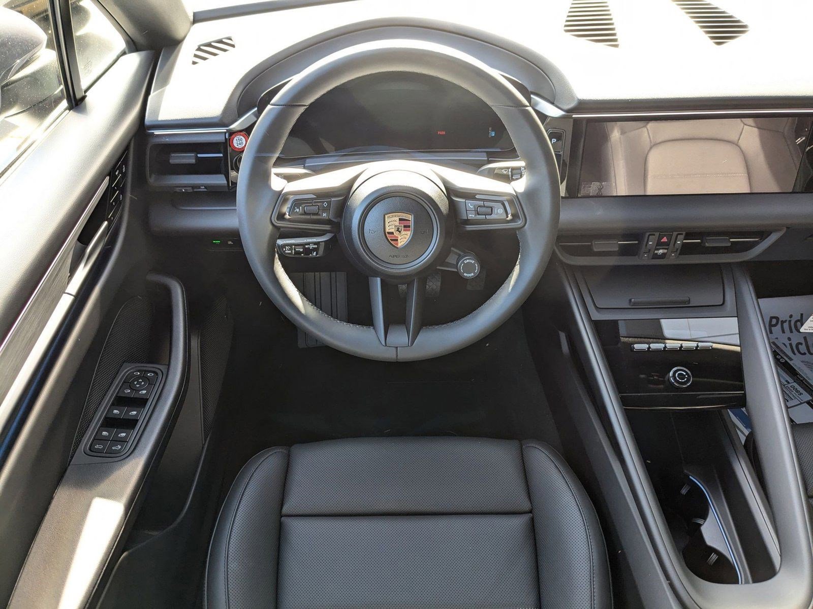 Certified 2025 Porsche Macan Electric image 4