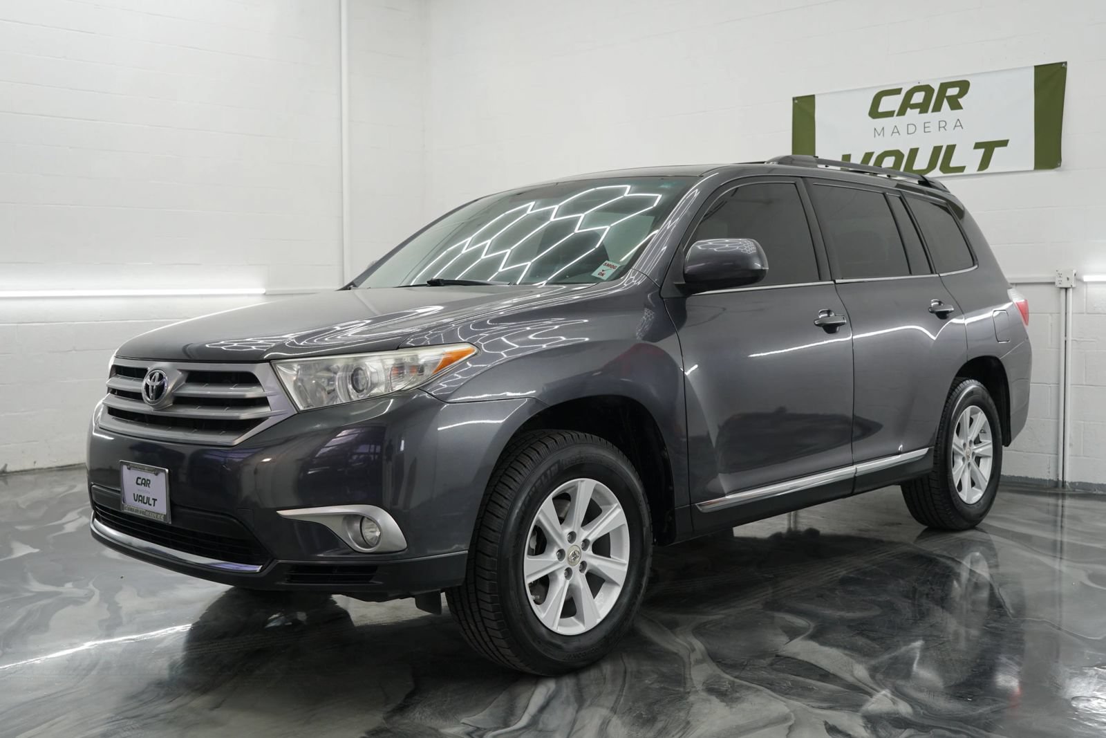 Used 2012 Toyota Highlander SE w/ Tow Pkg FWD image 1