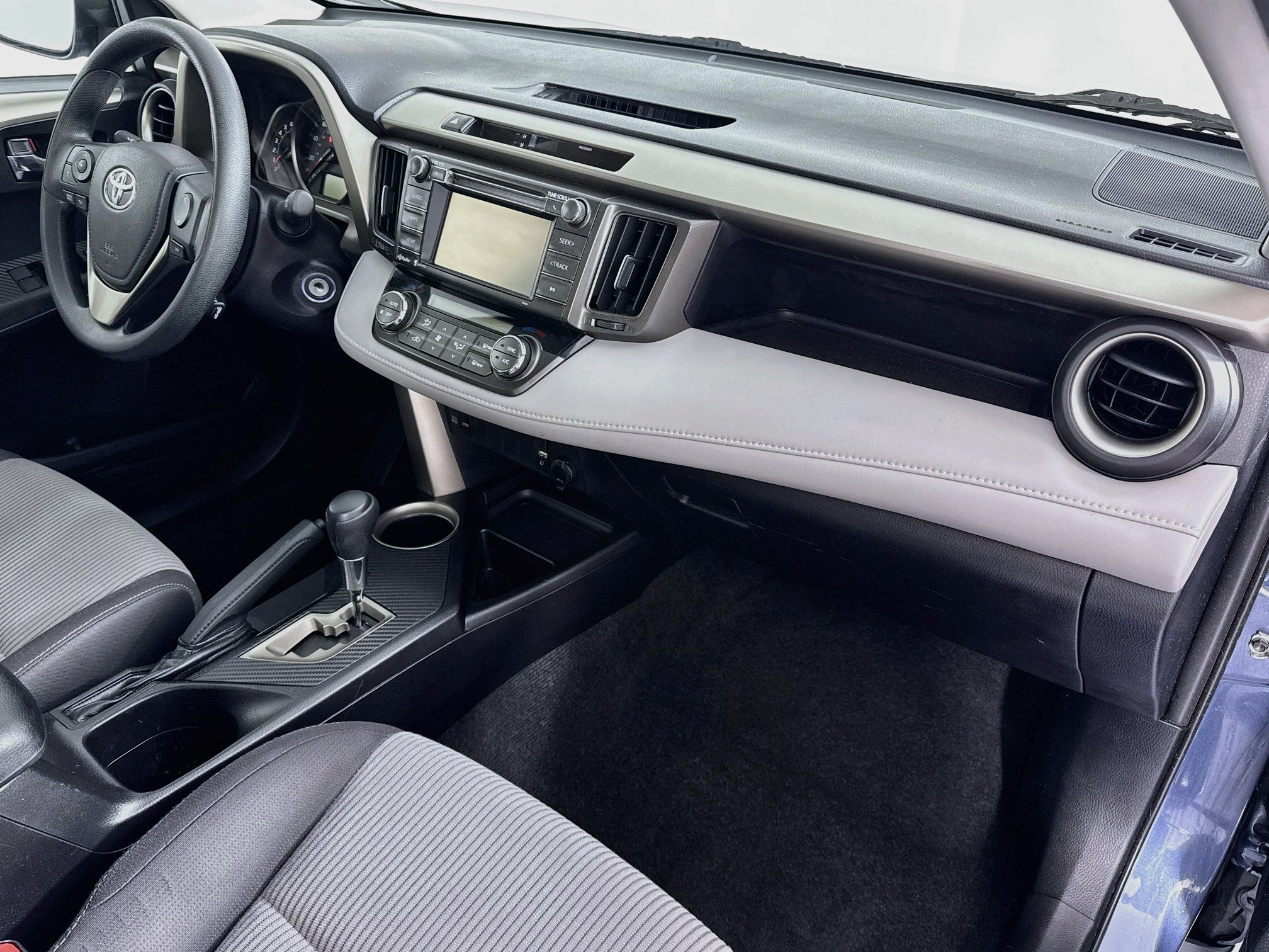 Used 2014 Toyota RAV4 XLE AWD/4WD image 27