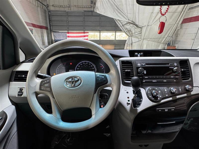 Used 2011 Toyota Sienna LE w/ Towing Pkg image 15