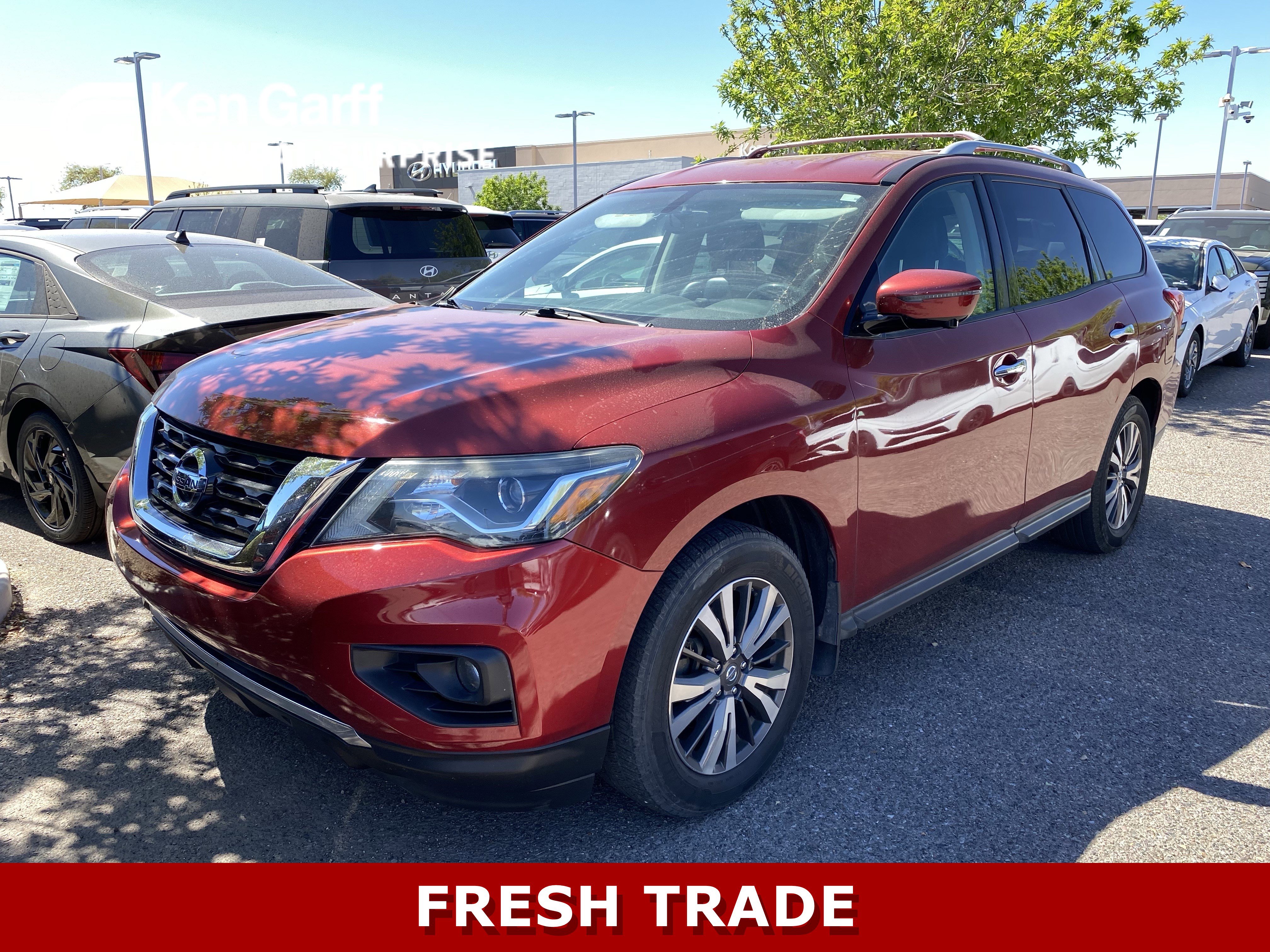 Used 2017 Nissan Pathfinder SL image 1