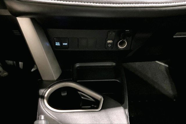 Used 2016 Toyota RAV4 XLE AWD/4WD image 20