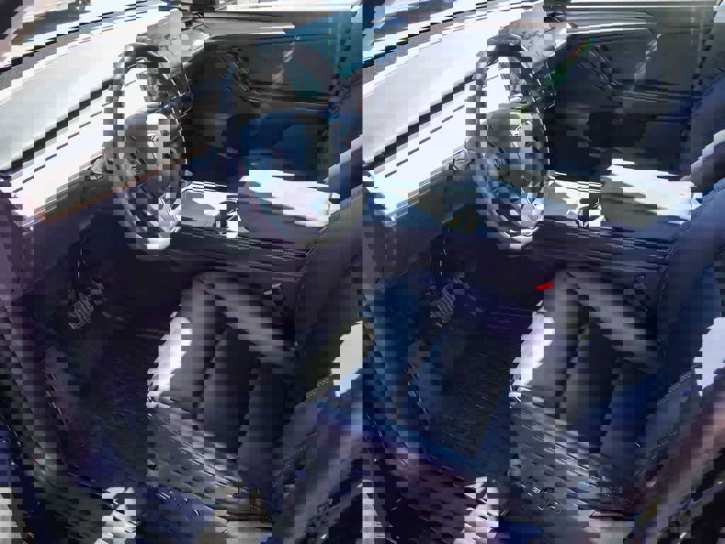 Used 2022 Tesla Model Y Long Range image 15