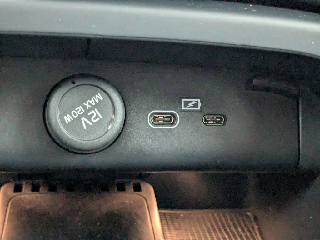 Certified 2024 Volvo C40 Recharge Core AWD/4WD image 43