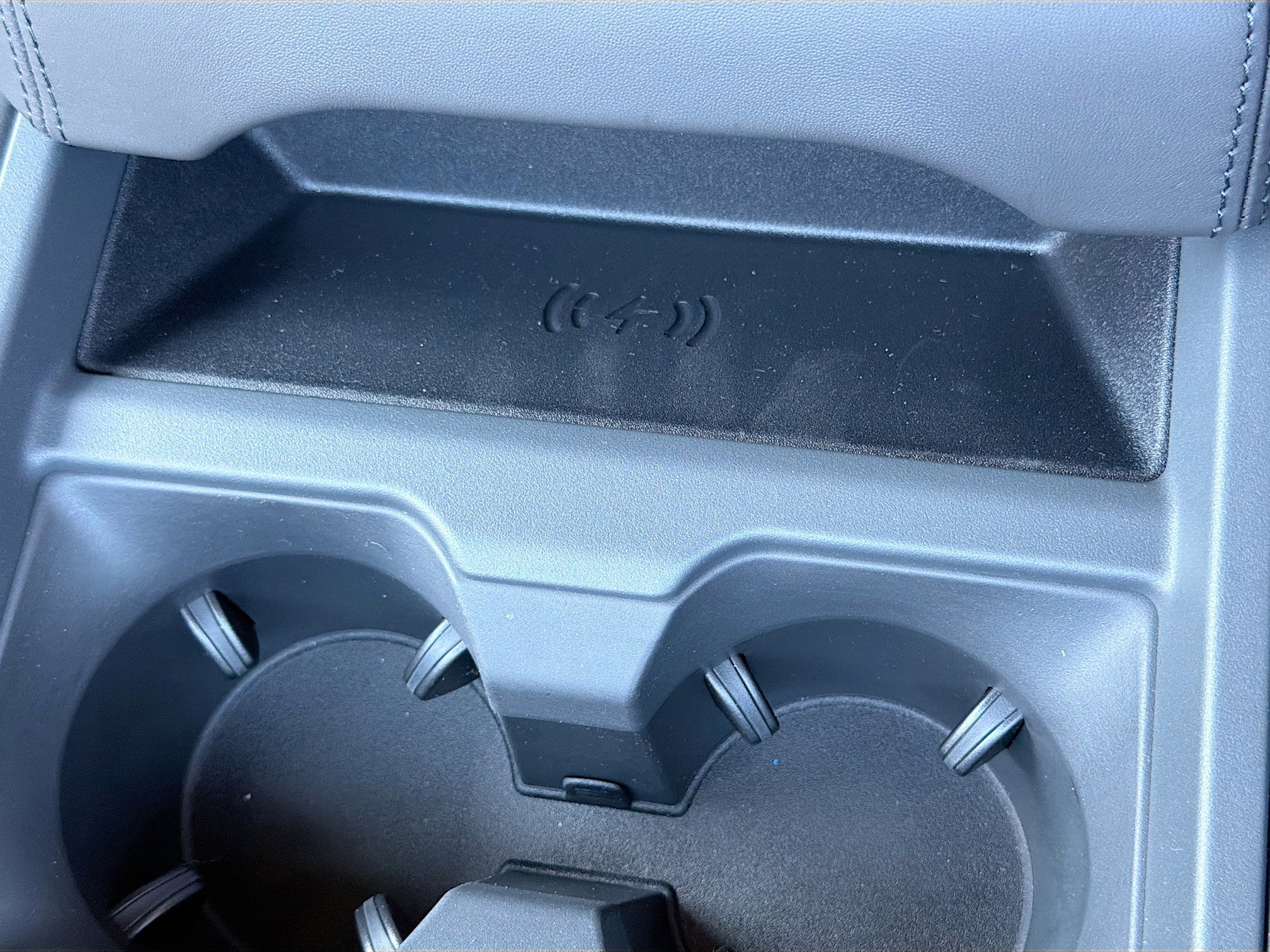 New 2026 Land Rover Defender 130 X-Dynamic SE image 32