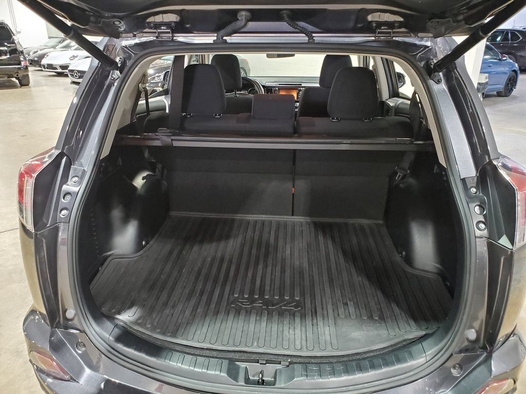 Used 2018 Toyota RAV4 XLE FWD image 43