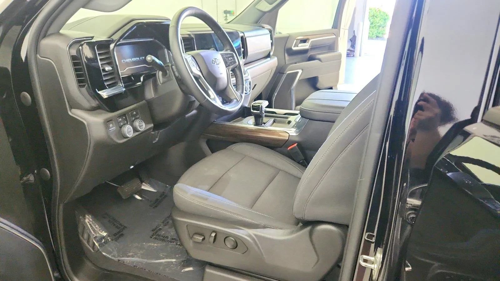 Used 2023 Chevrolet Silverado 1500 RST w/ Rally Edition AWD/4WD image 14
