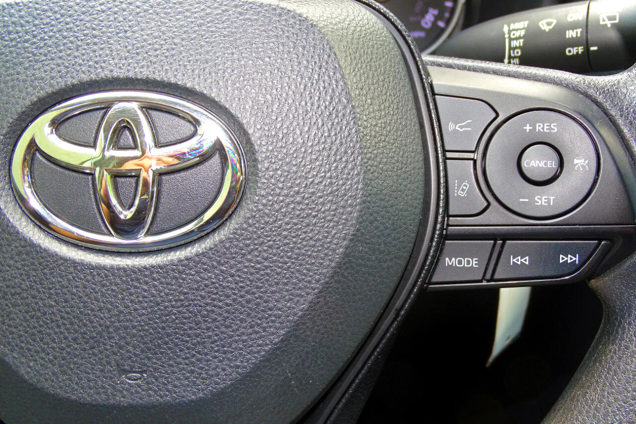 Used 2020 Toyota RAV4 LE image 24