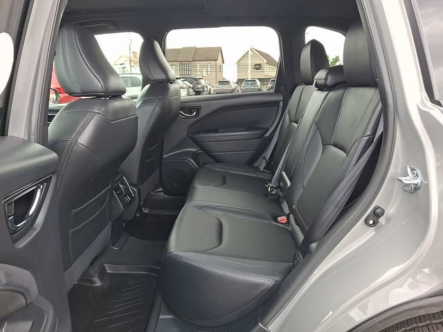 Used 2025 Subaru Forester Limited AWD/4WD image 11