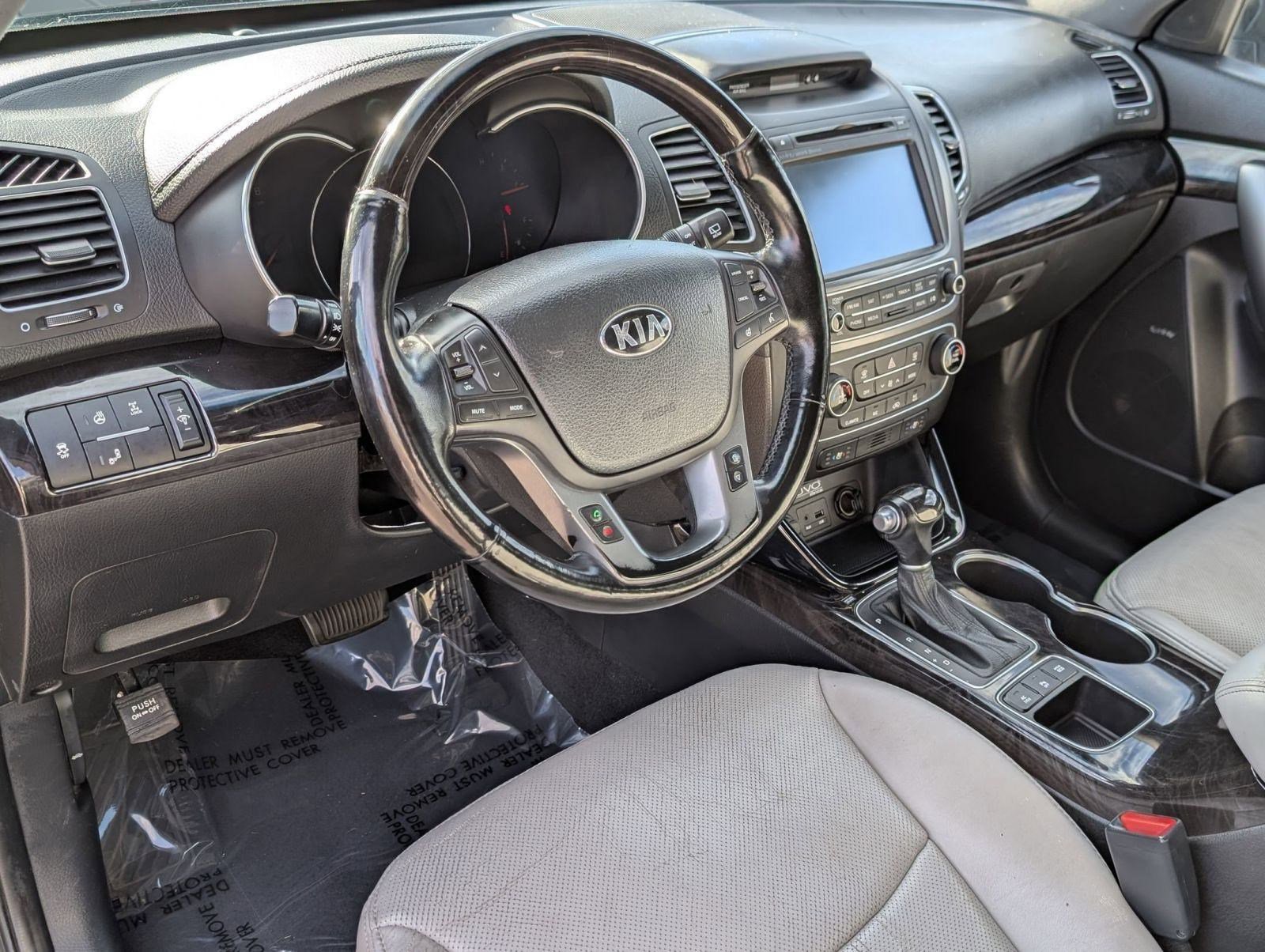 Used 2014 Kia Sorento SX w/ 3rd Row Package image 4