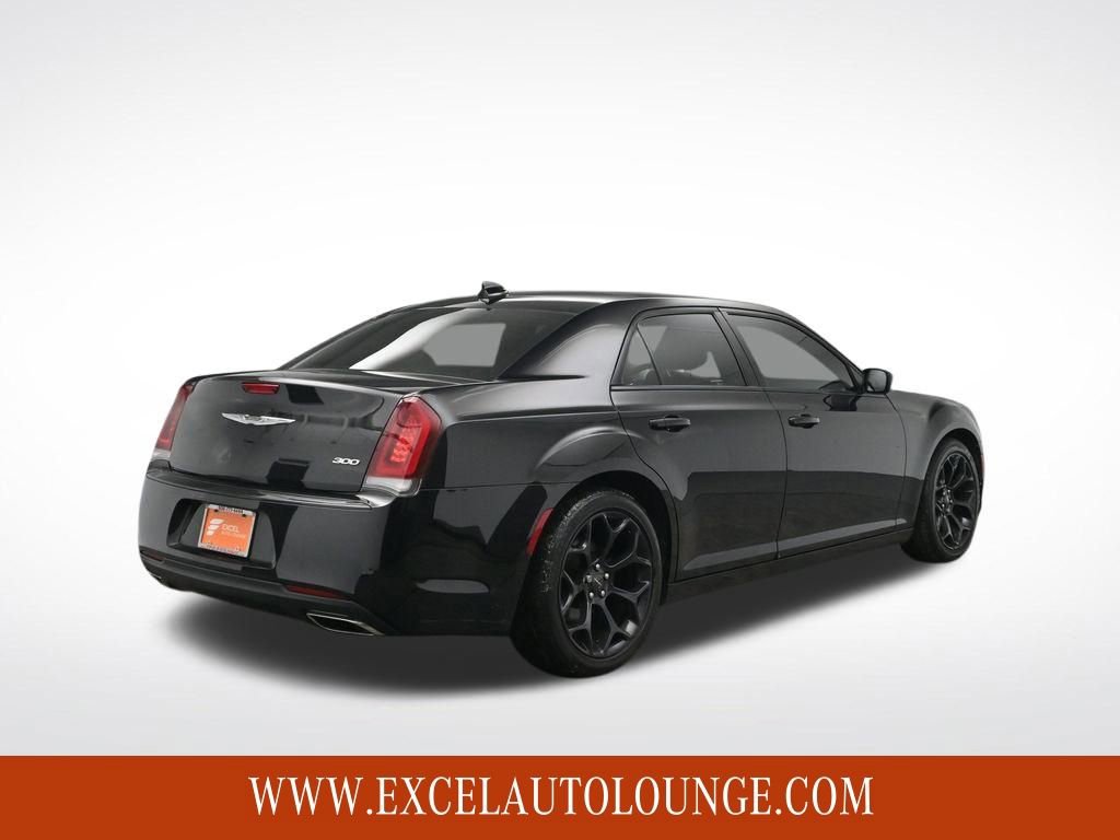 Used 2019 Chrysler 300 Touring w/ Sport Appearance Package image 6