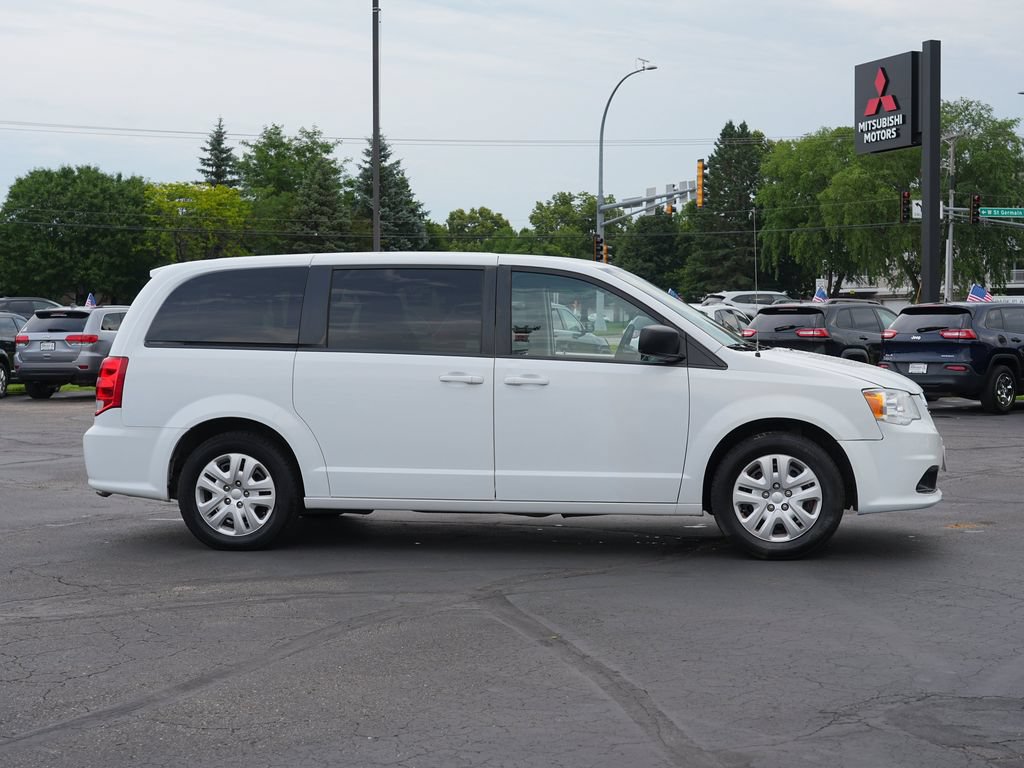 Used 2018 Dodge Grand Caravan SE w/ UConnect Hands-Free Group FWD video 2