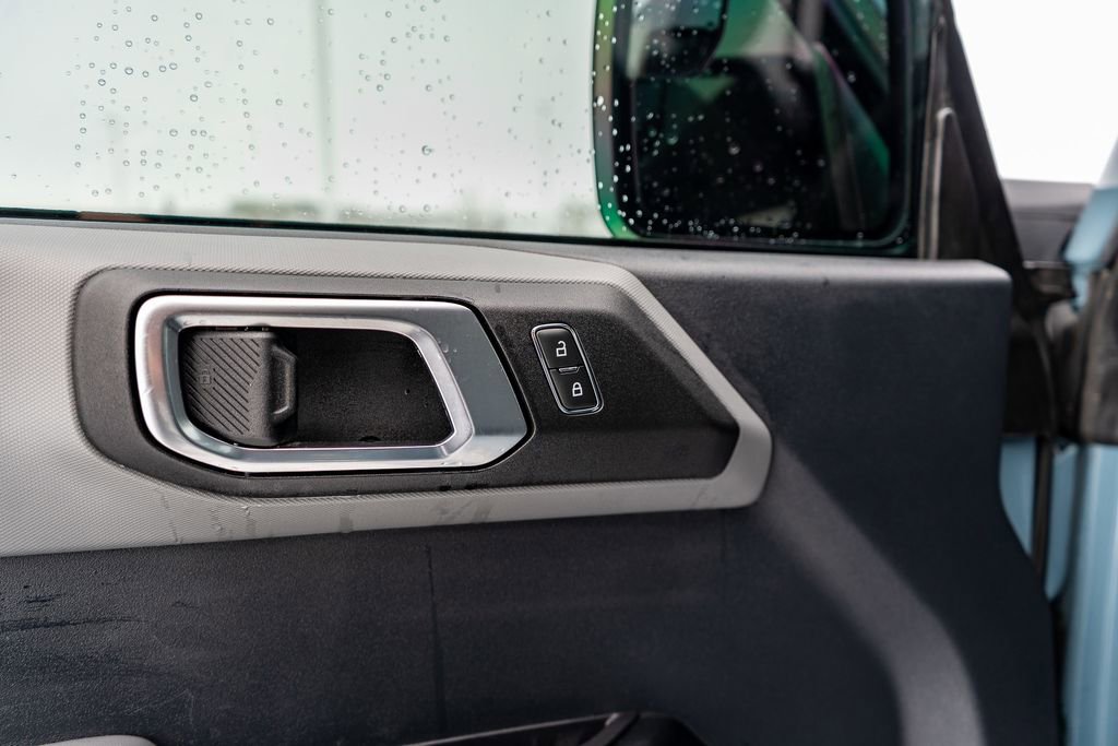 Used 2023 Ford Bronco Base image 18